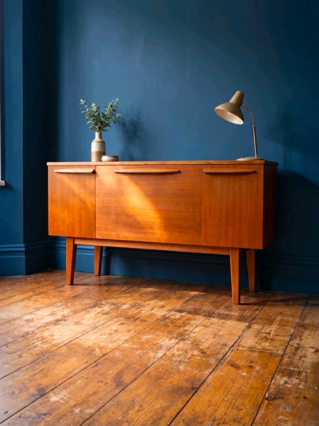 Teak Sideboard / Tv / Record Cabinet Vintage Retro Mid Century.