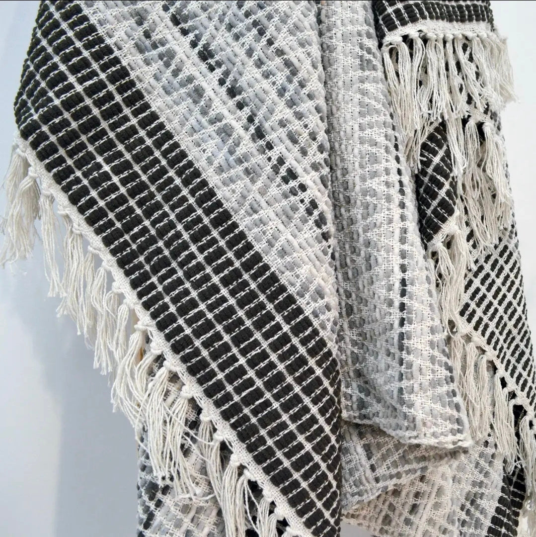 Arizona Zig Zag Heavyweight Herringbone Throw Blanket (Grey)