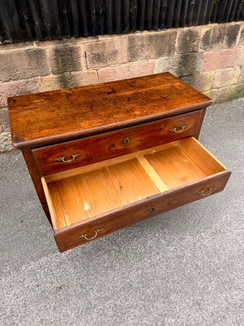 Antique Chest of Italian Drawers, Neoclassical Walnut 18th Century, Bedroom.