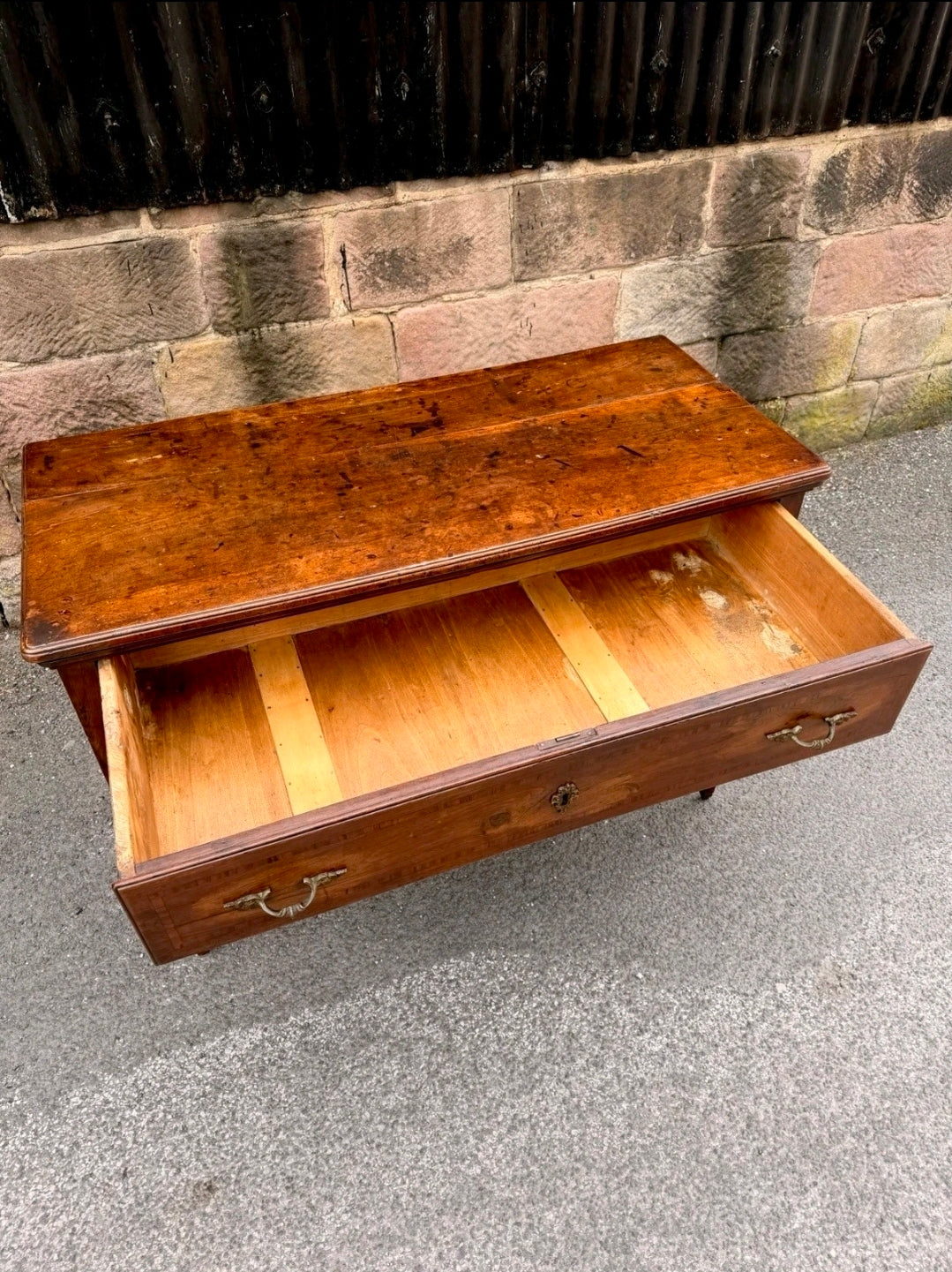 Antique Chest of Italian Drawers, Neoclassical Walnut 18th Century, Bedroom.