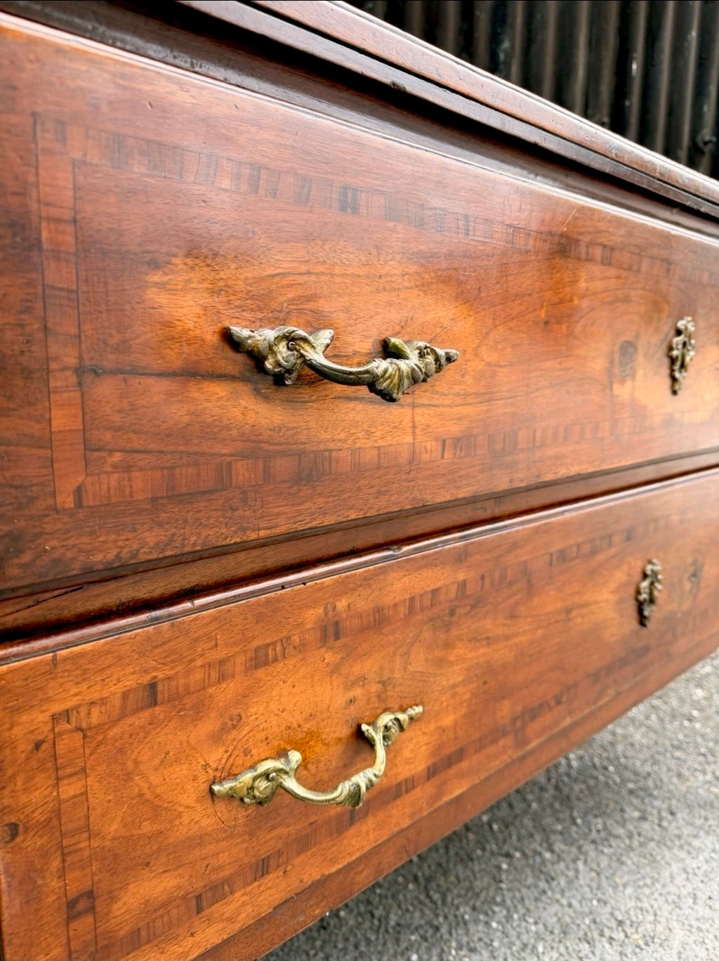 Antique Chest of Italian Drawers, Neoclassical Walnut 18th Century, Bedroom.