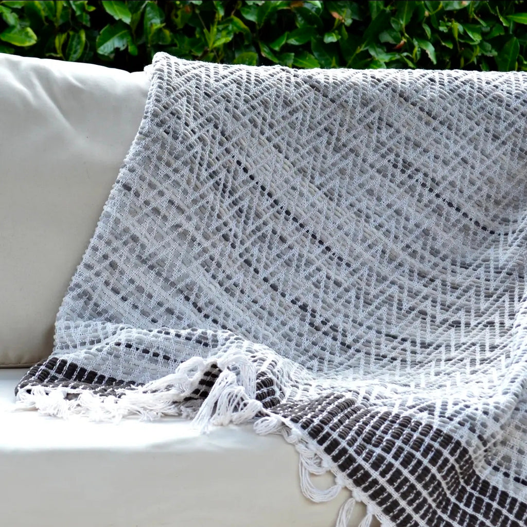 Arizona Zig Zag Heavyweight Herringbone Throw Blanket (Grey)