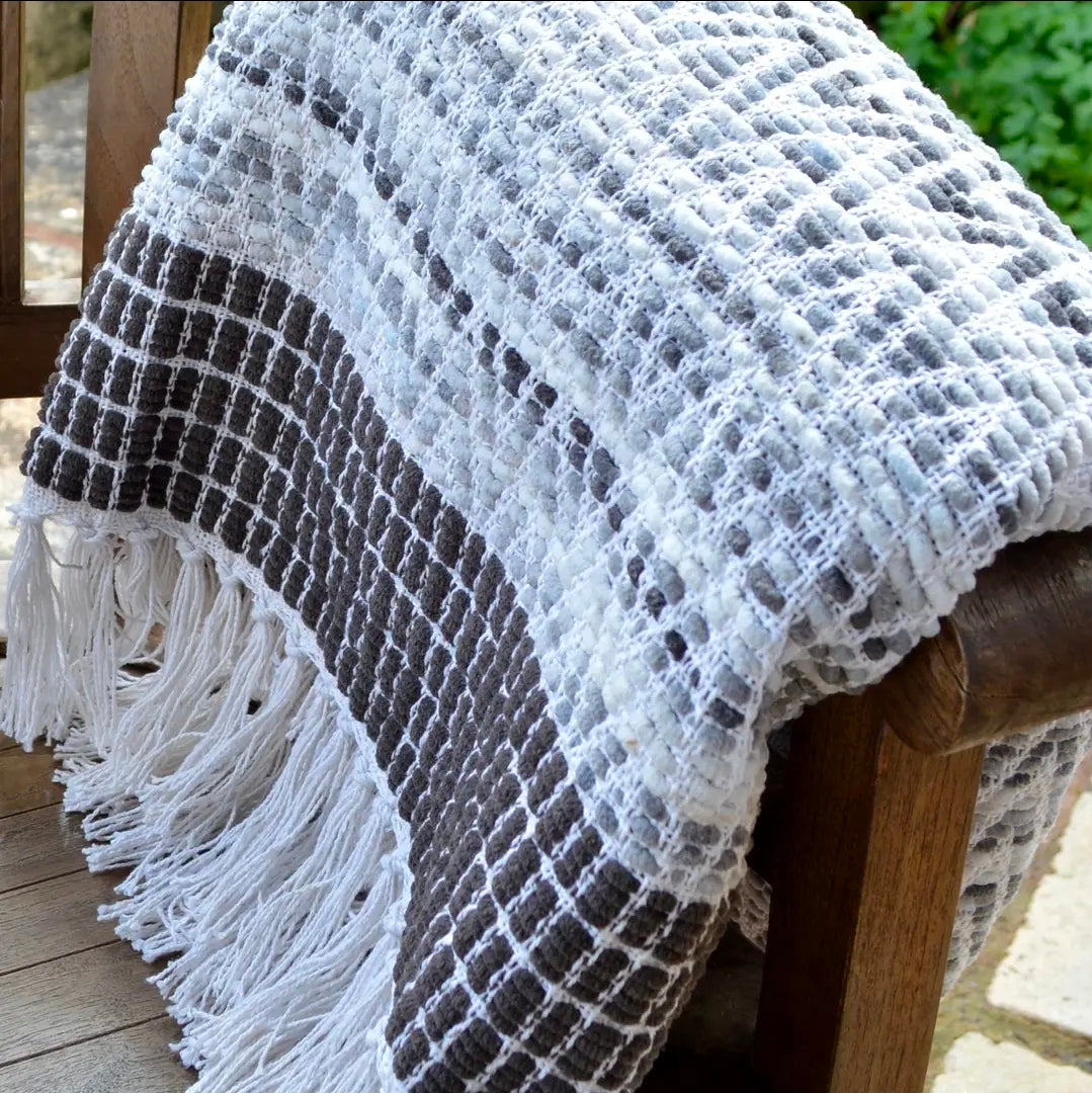 Arizona Zig Zag Heavyweight Herringbone Throw Blanket (Grey)
