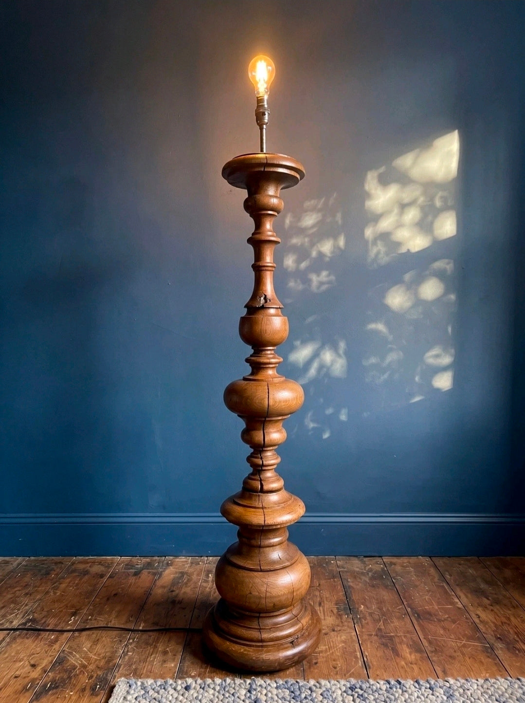 Antique Italian Turned Walnut Standard Floor Lamp. 1920s, Living Room, Original