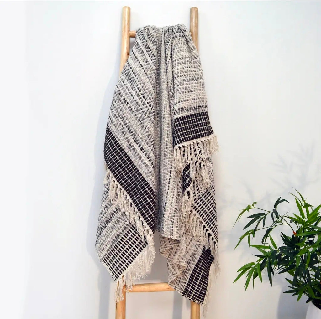 Arizona Zig Zag Heavyweight Herringbone Throw Blanket (Grey)